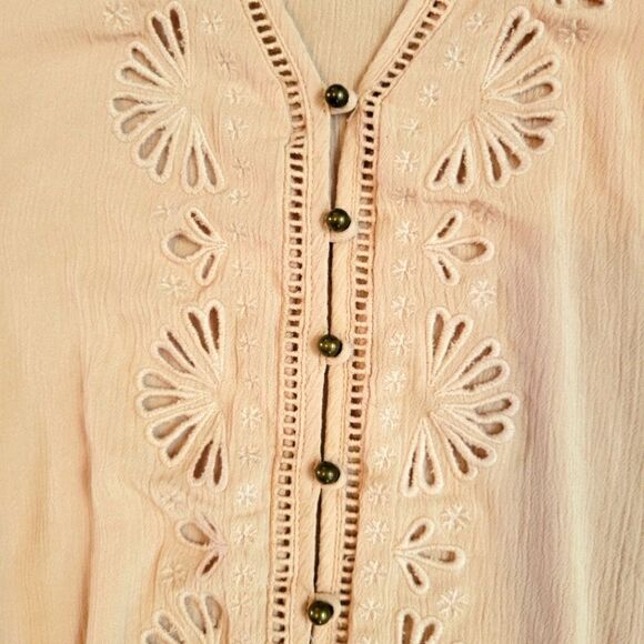 NWT MAURICE'S BUTTON UP V-NECK PINK BLOUSE WITH EYELET DESIGN SZ. M - Picture 2 of 6